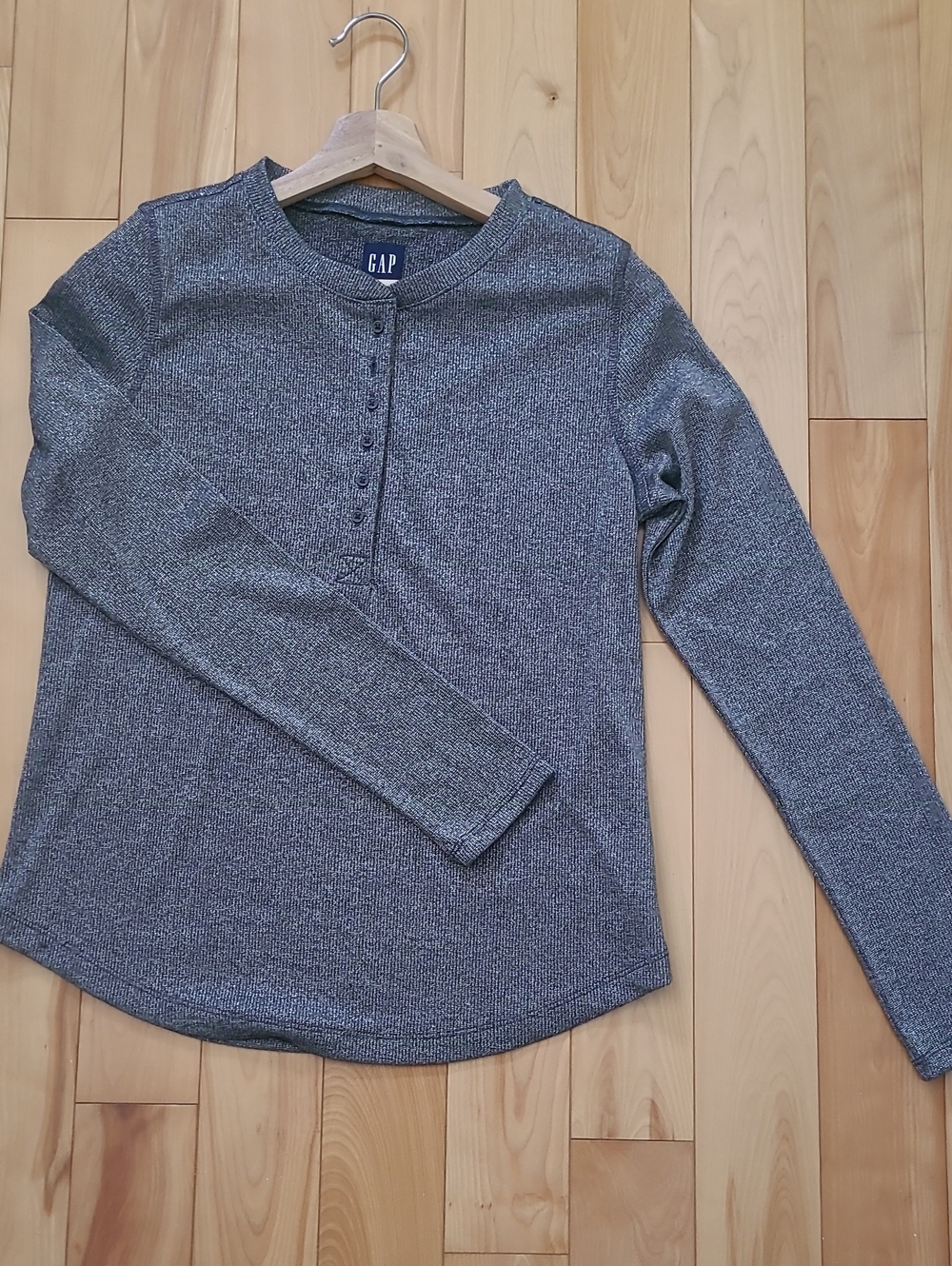 GAP Women's Long Sleeve Button-Front Top in Heather Gray-Silver